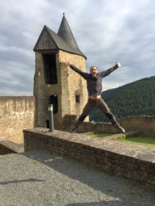 Wandern in Luxemburg - Jumping Picture