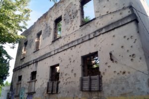 Zerschossenes Wohnhaus in Mostar